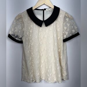 MONTEAU LA Cream Lace Overlay Black Collared Trim Top Blouse Sz Medium